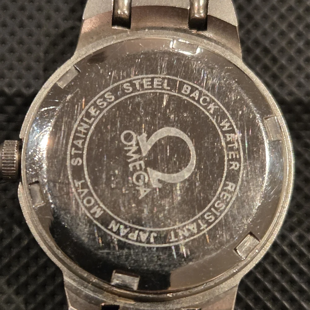 Seiko Women's Silver and Gold Watch - Picture 3 of 10
